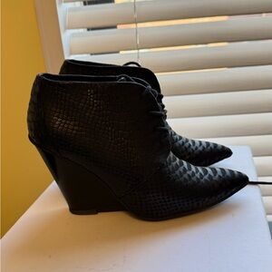 Kenneth Cole New York Black Textured Wedge Boots – Leather – Size 37.5